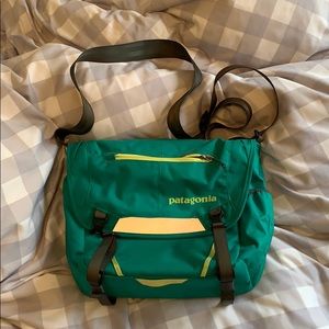 Patagonia mini messenger bag